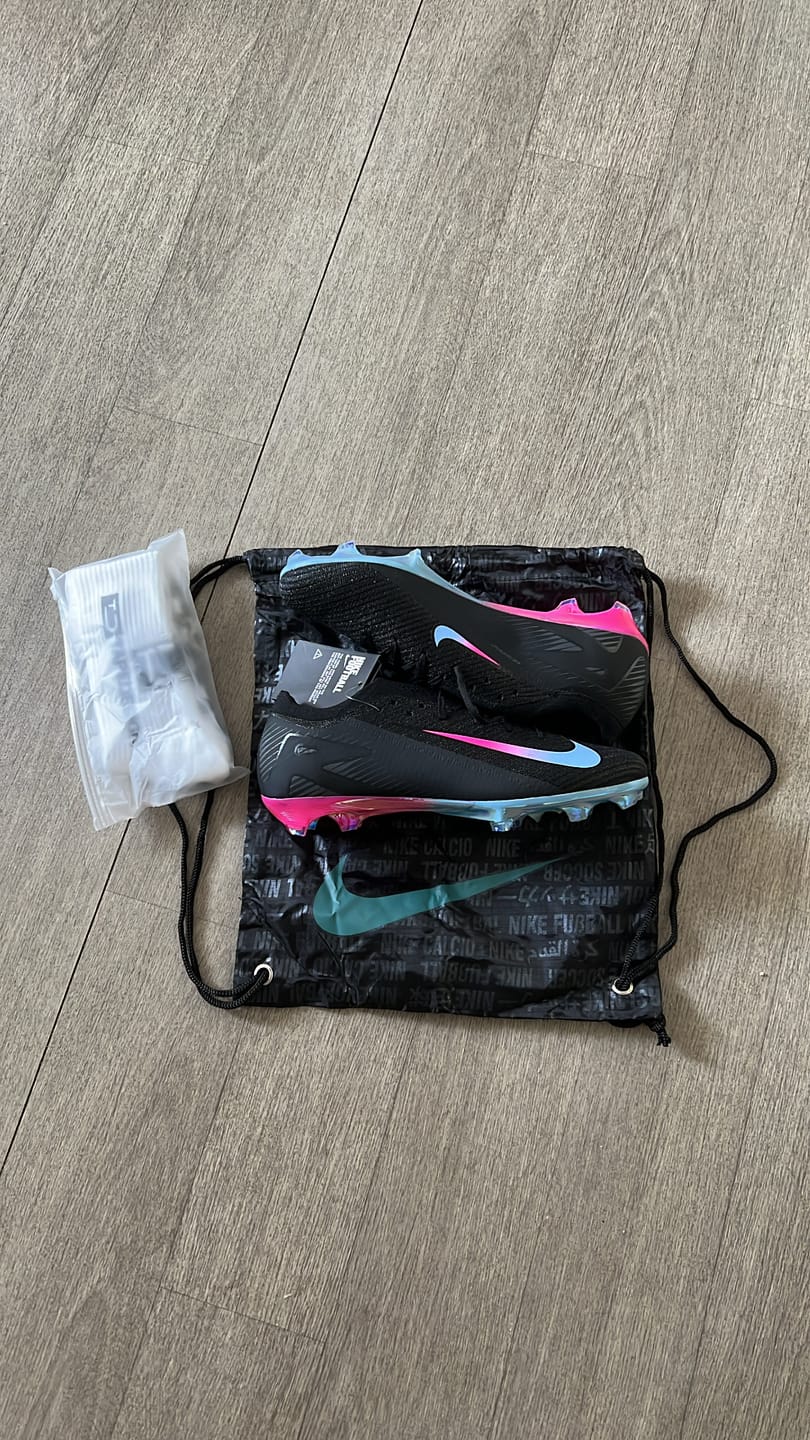 Customer photo review of Vapor 16 Nike by You FG - Noir/Bleu/Rose