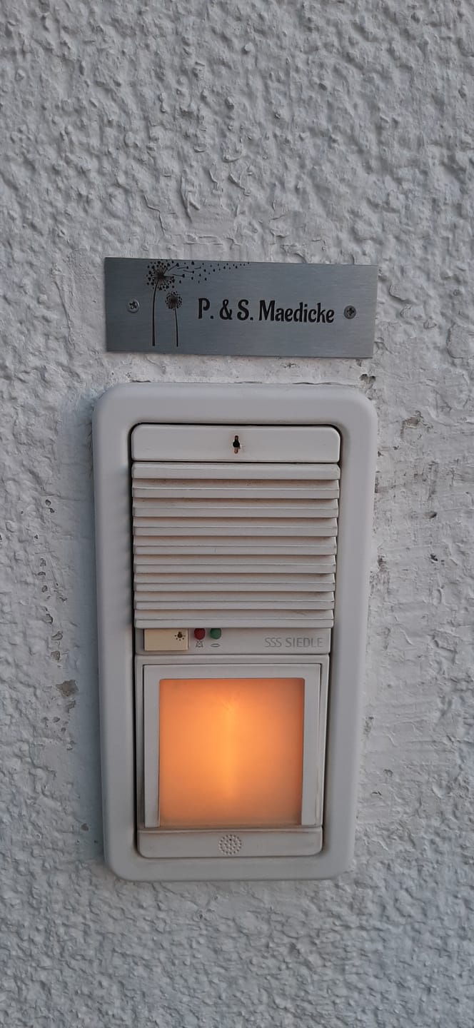 Customer photo review of V2A Edelstahlschild in verschiedenen Größen, individuell personalisierbar.