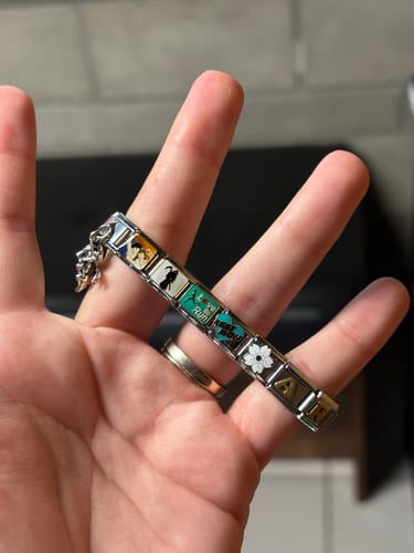 Customer photo review of Charm Frida Kahlo