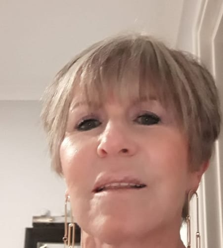 Reviewer's selfie. The FREE Shipping Protection product is not shown.