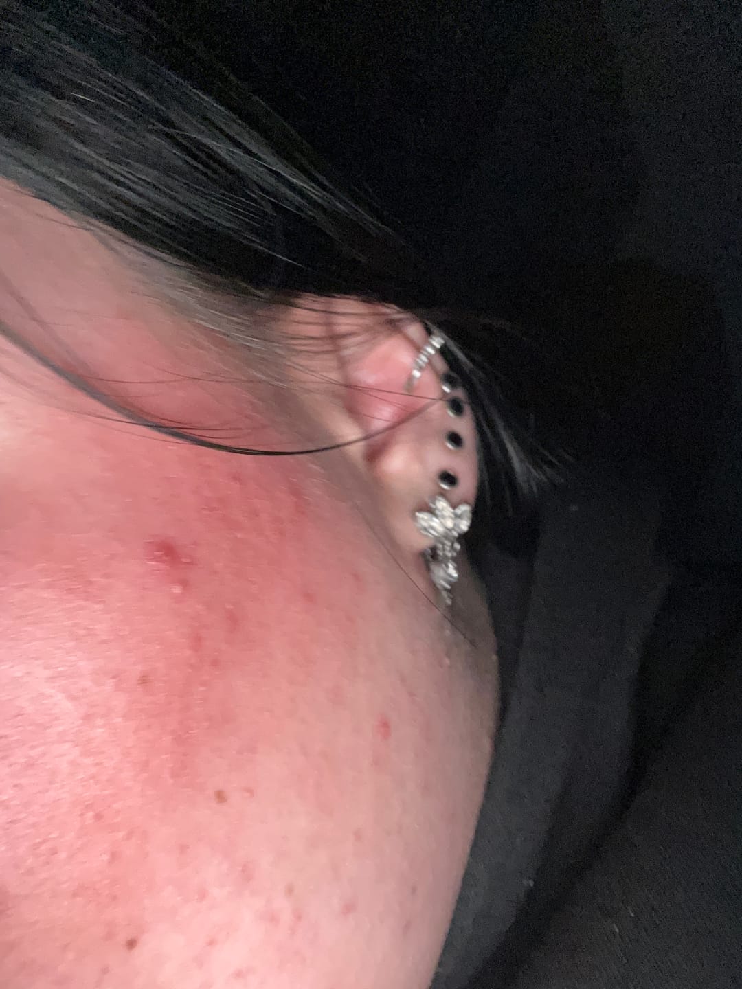 Customer photo review of Limitless Sky Lotus Ohrstecker 14K Vergoldet