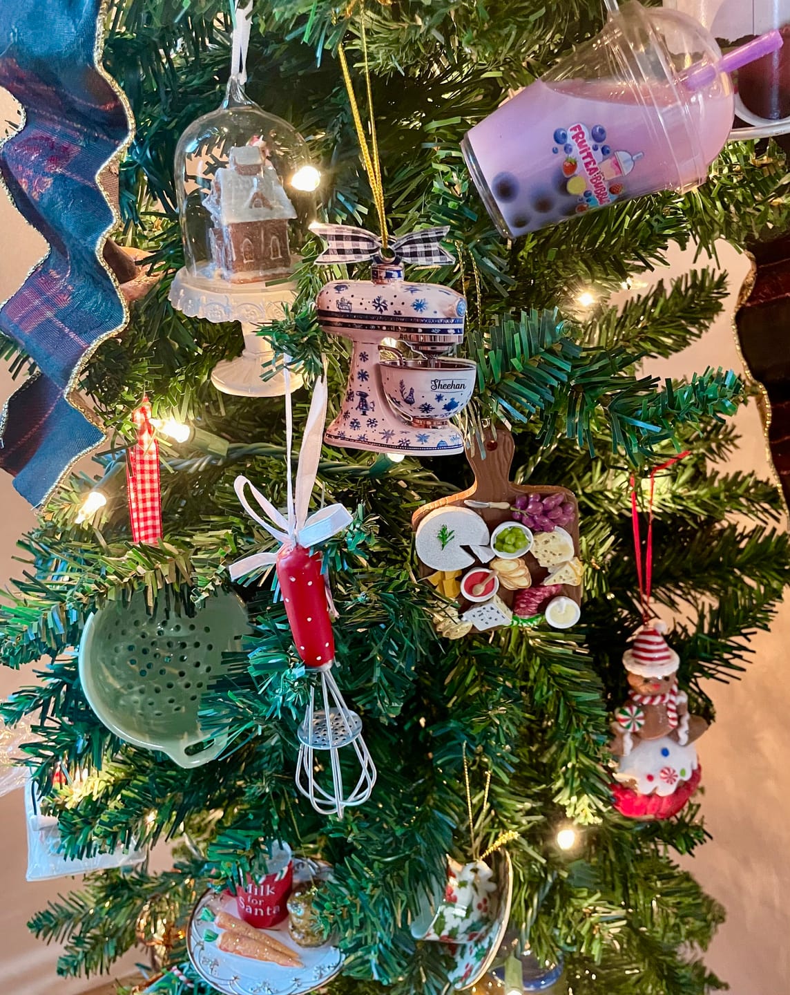 Customer photo review of Baking Mixer - Personalized Acrylic Ornament, Christmas Gift For Bakers, Cooking Lovers