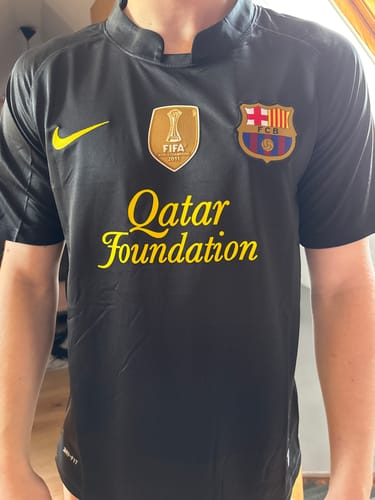 Customer photo review of Andres Iniesta Black Barcelona 2011/12 Retro Kit Shirt Jersey Trikot Maglia