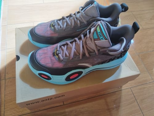 Customer's pair of ANTA Shock The Game Attack 6 basketball shoes in grey and light blue, resting on the original shoebox.