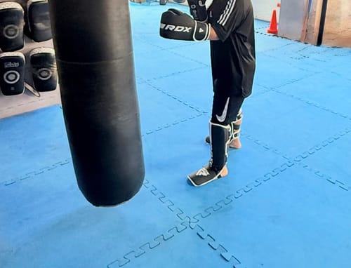 Customer photo review of Canilleras con Empeine para Muay Thai y MMA Kara F6