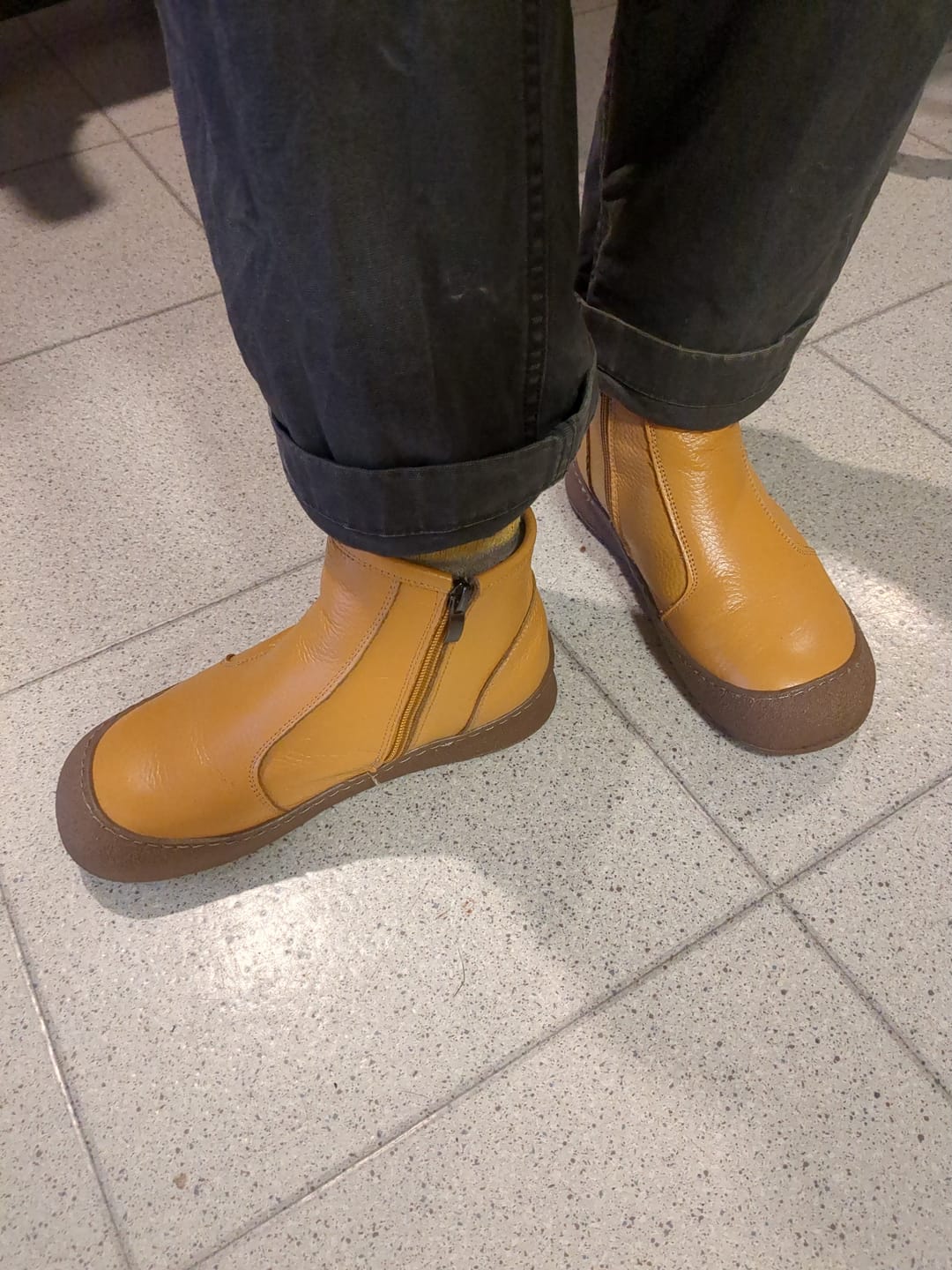 Customer photo review of Women Genuine Leather Zipper Flat Ankle Boots