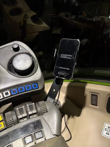 Customer photo review of GADGETME Handyhalterung Armlehne passend für Fendt ONE