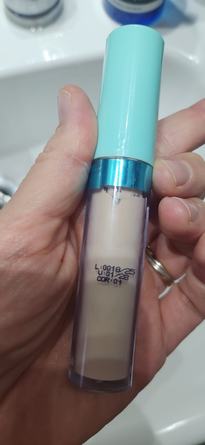 Customer photo review of Corretivo Líquido Matte - Vizzela