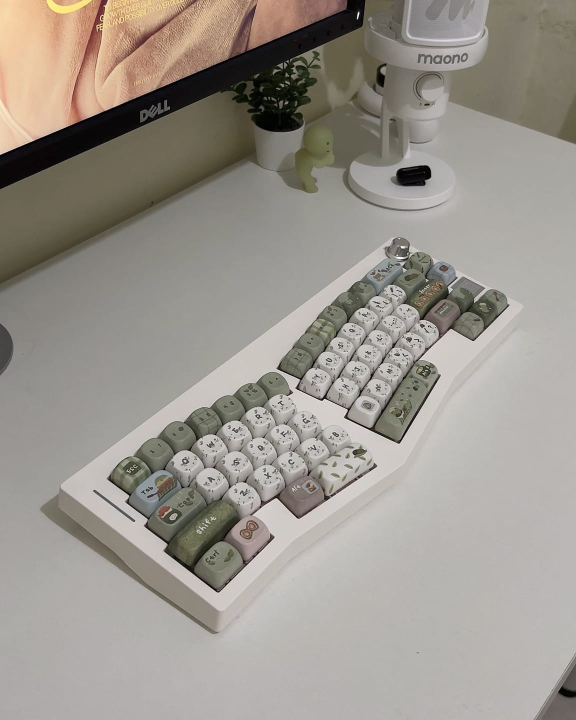 Customer photo review of KiiBOOM Sprout Picnic Keycap Set