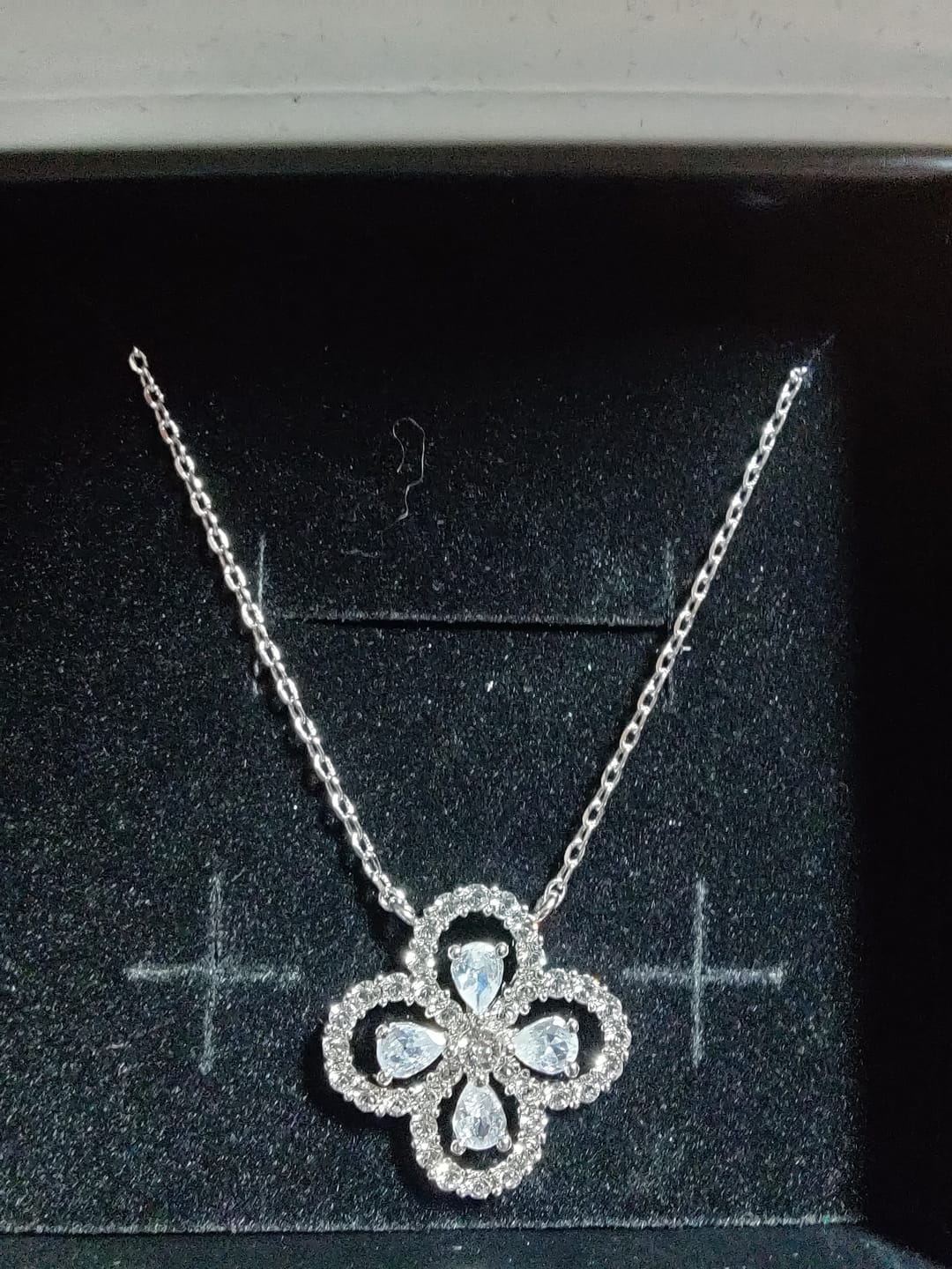 Customer photo review of Marie 18k White Gold Plated Clover/Flower Pendant Necklace with Swarovski Crystals