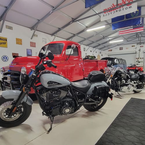 Customer photo review of 8L - Pony Indian Chief Bobber Darkhorse Leather Motorcycle Saddlebags