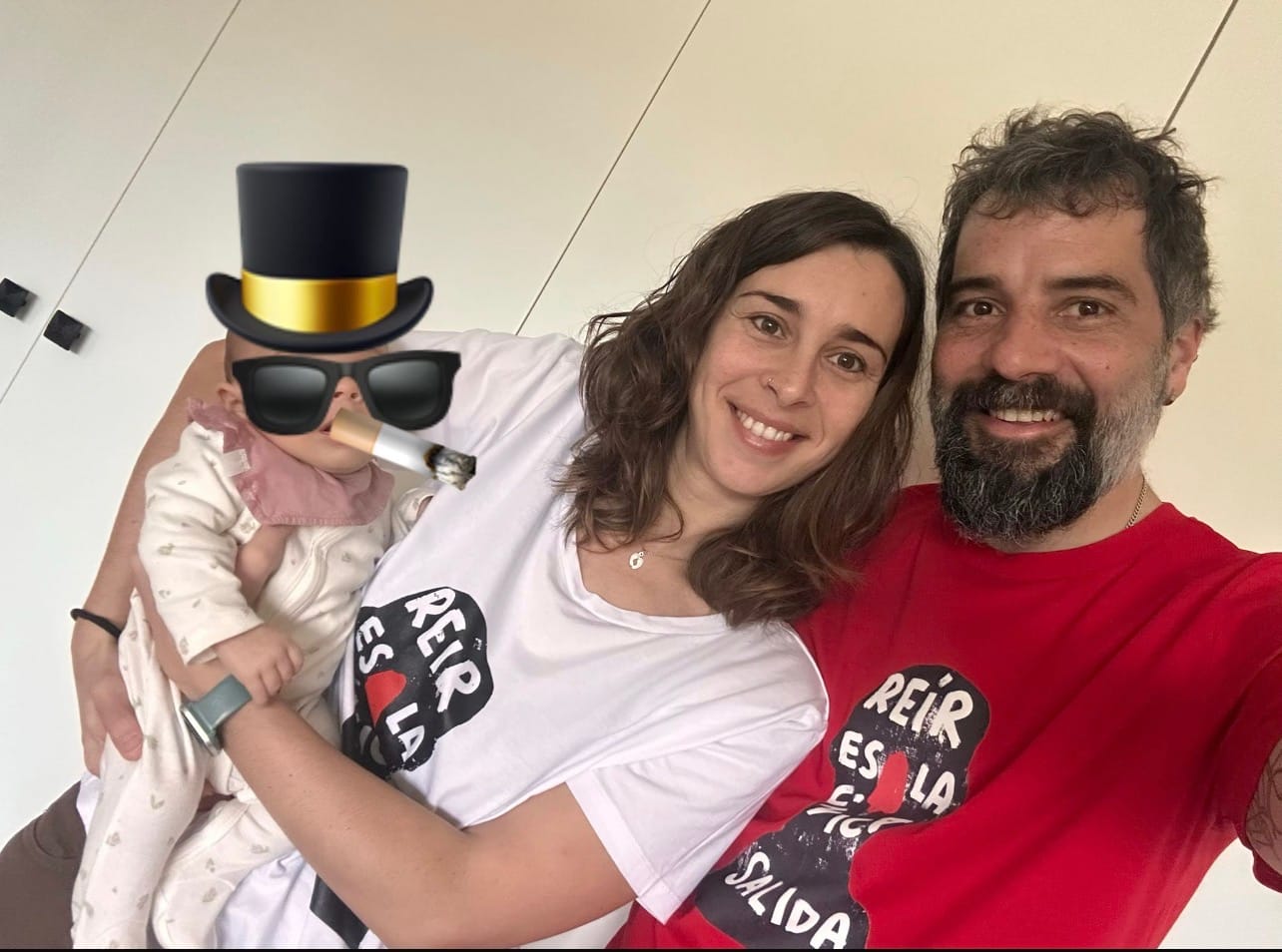 Customer photo review of Camiseta "Reír es la única salida"