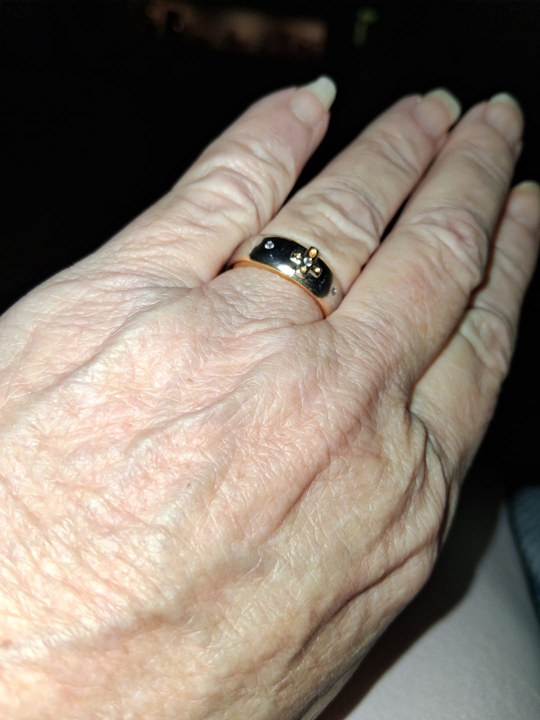 Customer photo review of FREE Today: Modern Style Two-tone Gold Cross Alloy Ring-With God All Things Are Possible