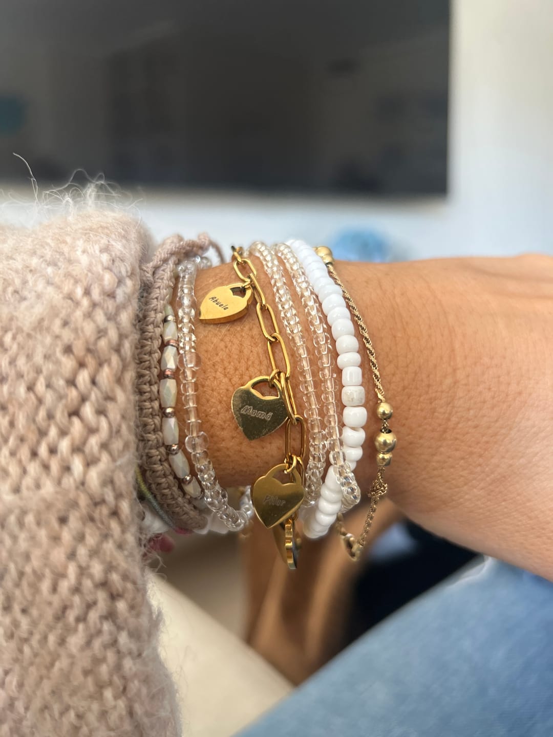 Customer photo review of Pulsera con colgantes corazón personalizados