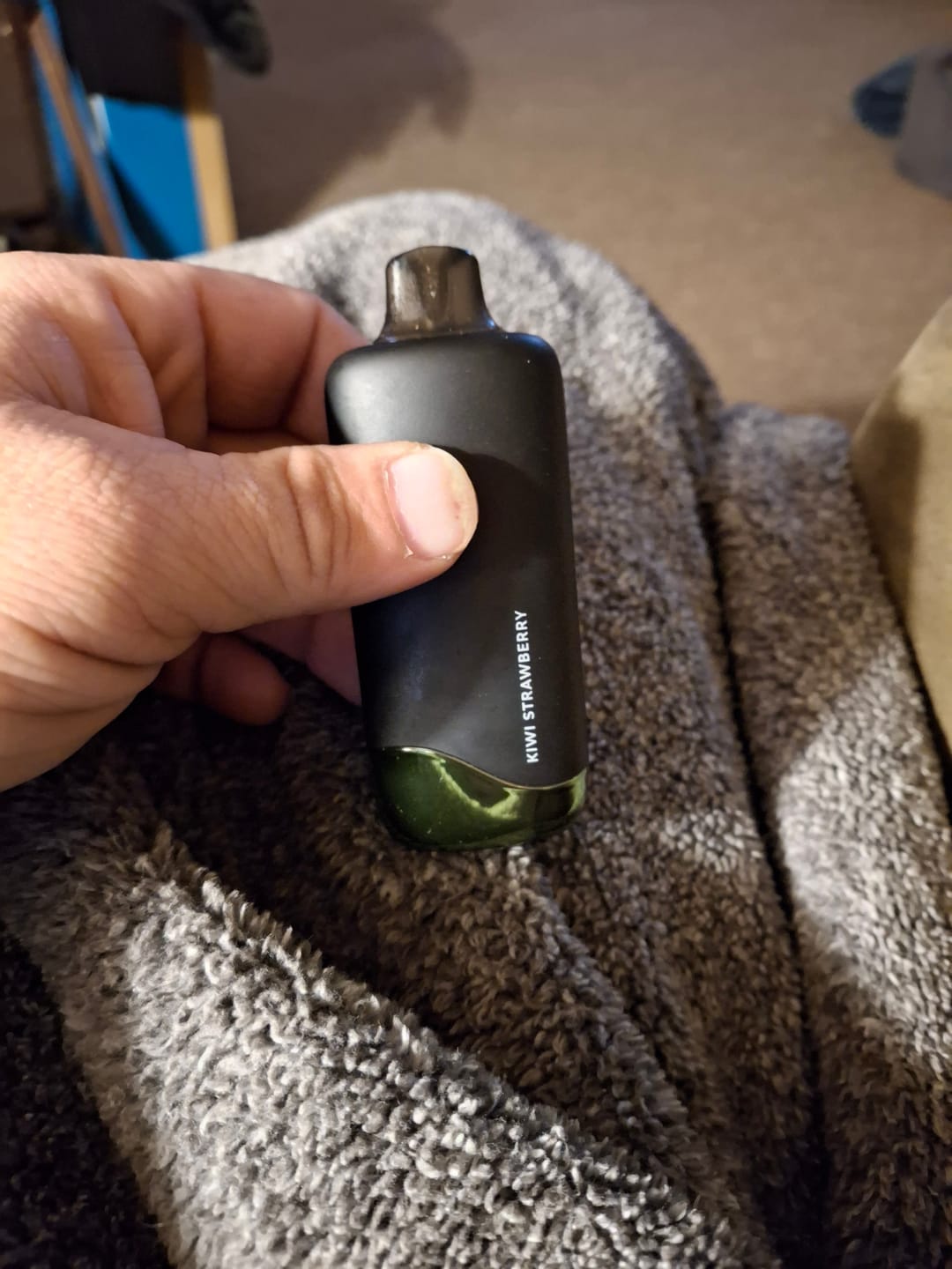 Customer photo review of Kiwi Strawberry CBD Vape Pen