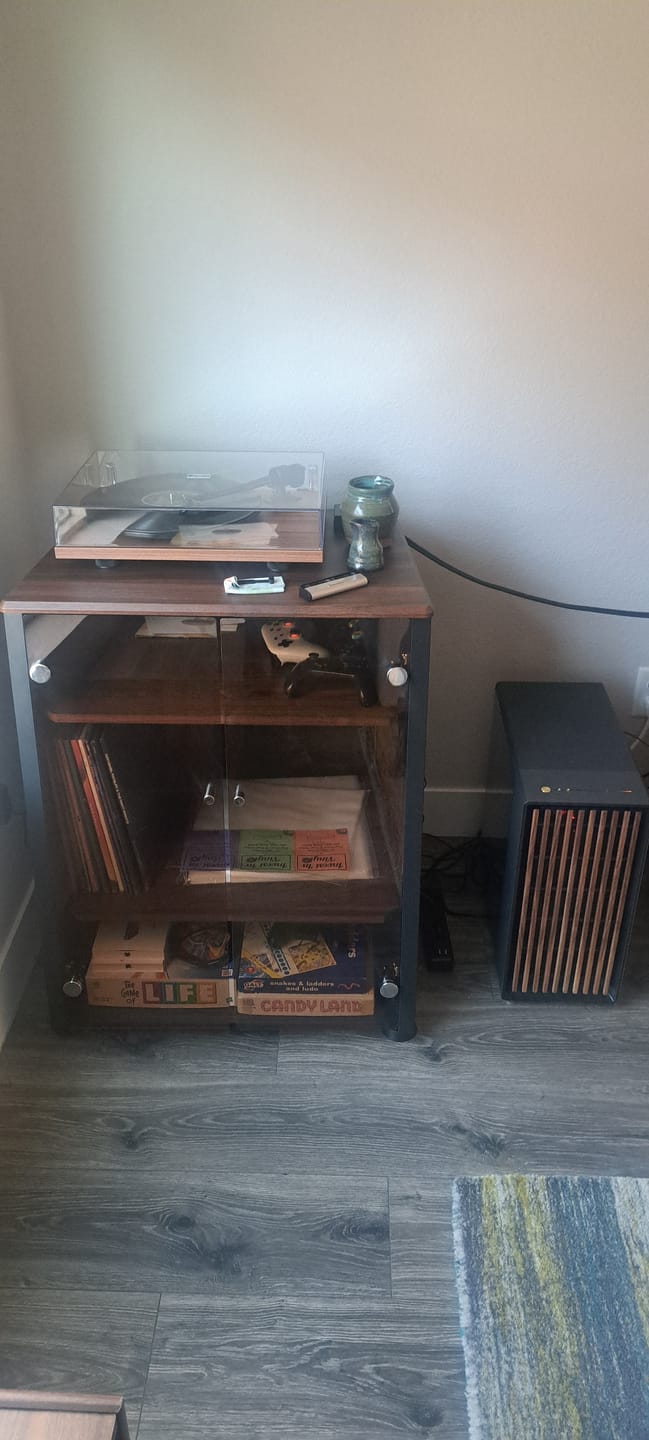 Customer photo review of Eiffel V2 AS07 Record Player Stand Enclosed