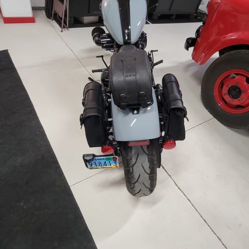 Customer photo review of 8L - Pony Indian Chief Bobber Darkhorse Leather Motorcycle Saddlebags