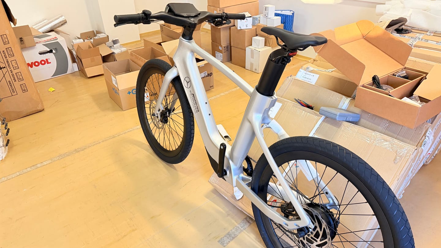 Customer photo review of Mercedes-AMG PETRONAS F1® Team City Edition 250 Electric Bike