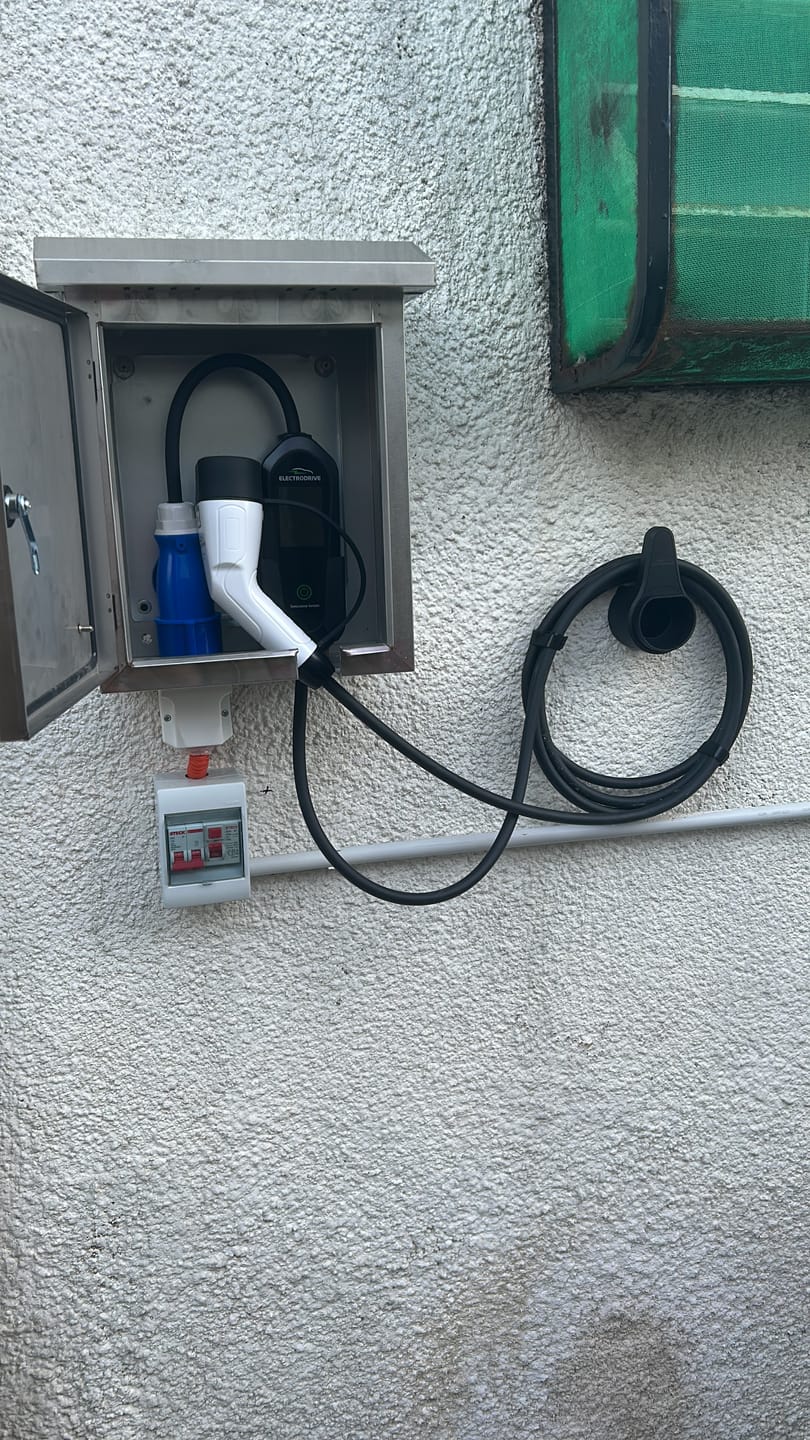 Customer photo review of Entregas a partir del 7 de enero - Cargador Para Auto vehículos Eléctricos 7 kW Tipo 2 Wallbox