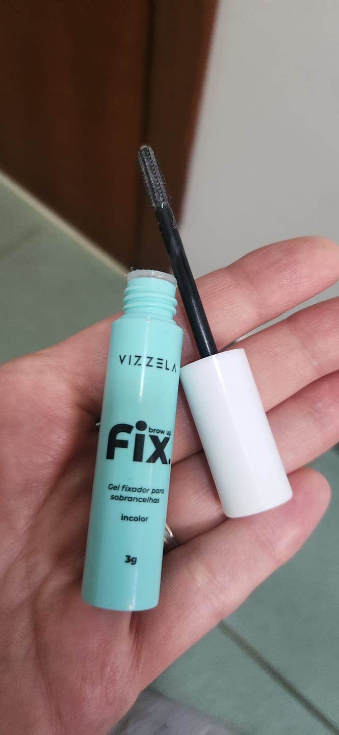 Customer photo review of Brow Up Fix - Gel Fixador para Sobrancelhas – Vizzela