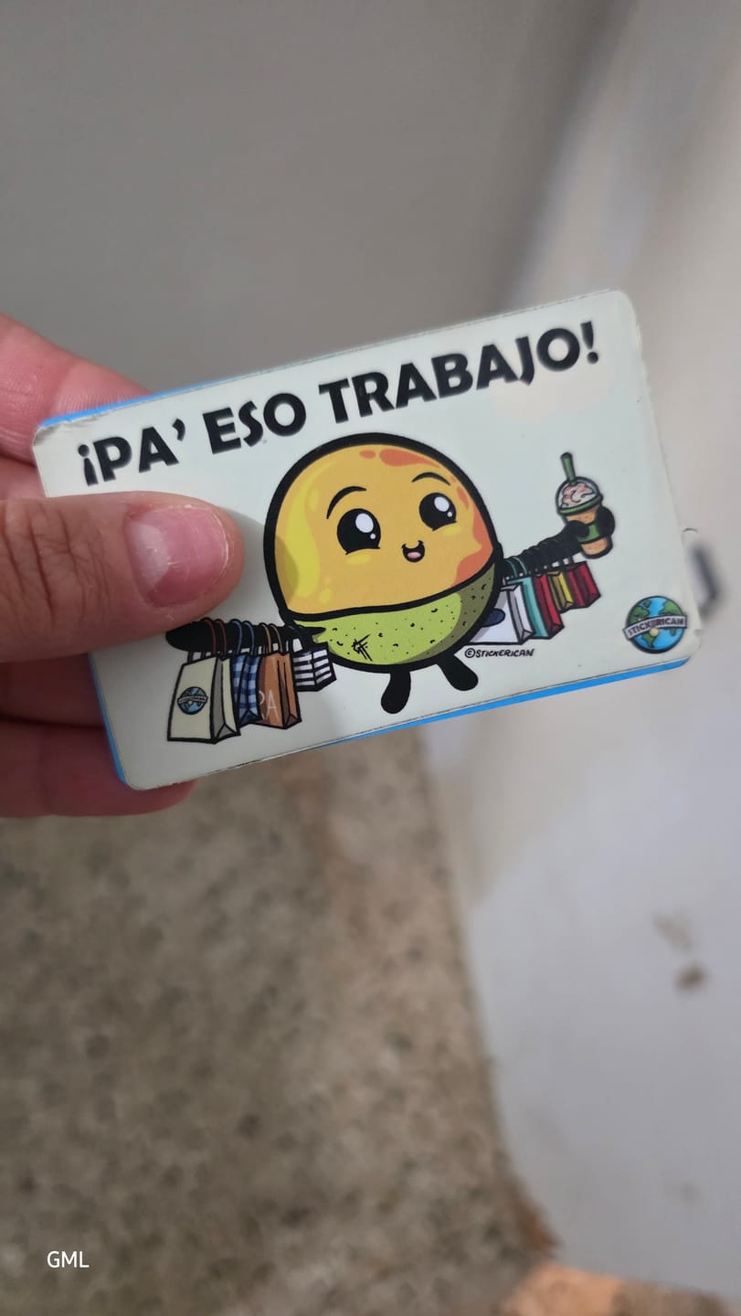 Customer photo review of No es un Gasto, es Terapia - Sticker para Tarjeta de Crédito