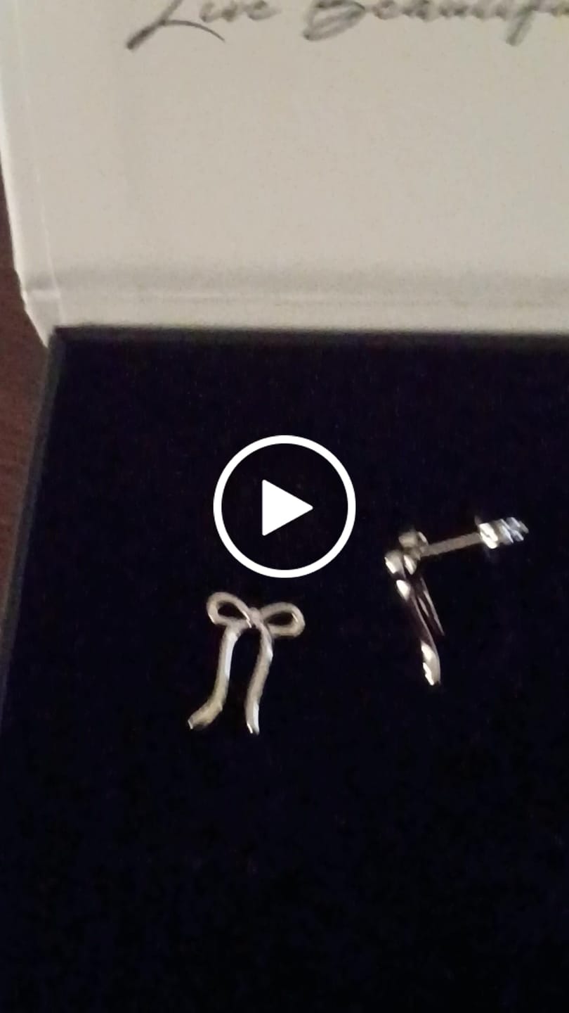Customer video review of Lola 18k White Gold Plated Ribbon/Bow Drop Earrings