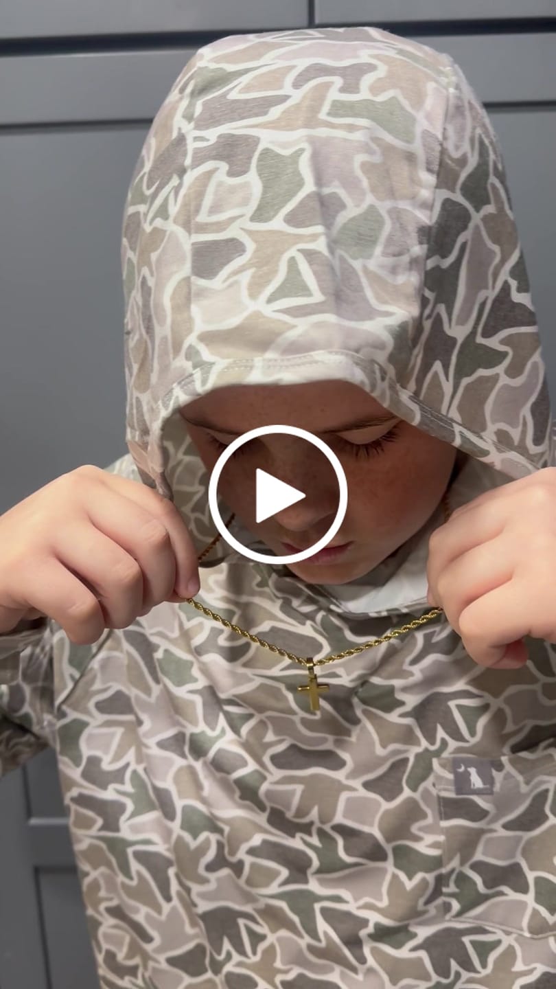 Customer video review of Outline Cross (Gold)