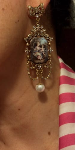 Customer photo review of KEQIU Retro Court Style Diamond-encrusted Stud Earrings Western Antique Pearl Personalized Figure Portrait Jewelry