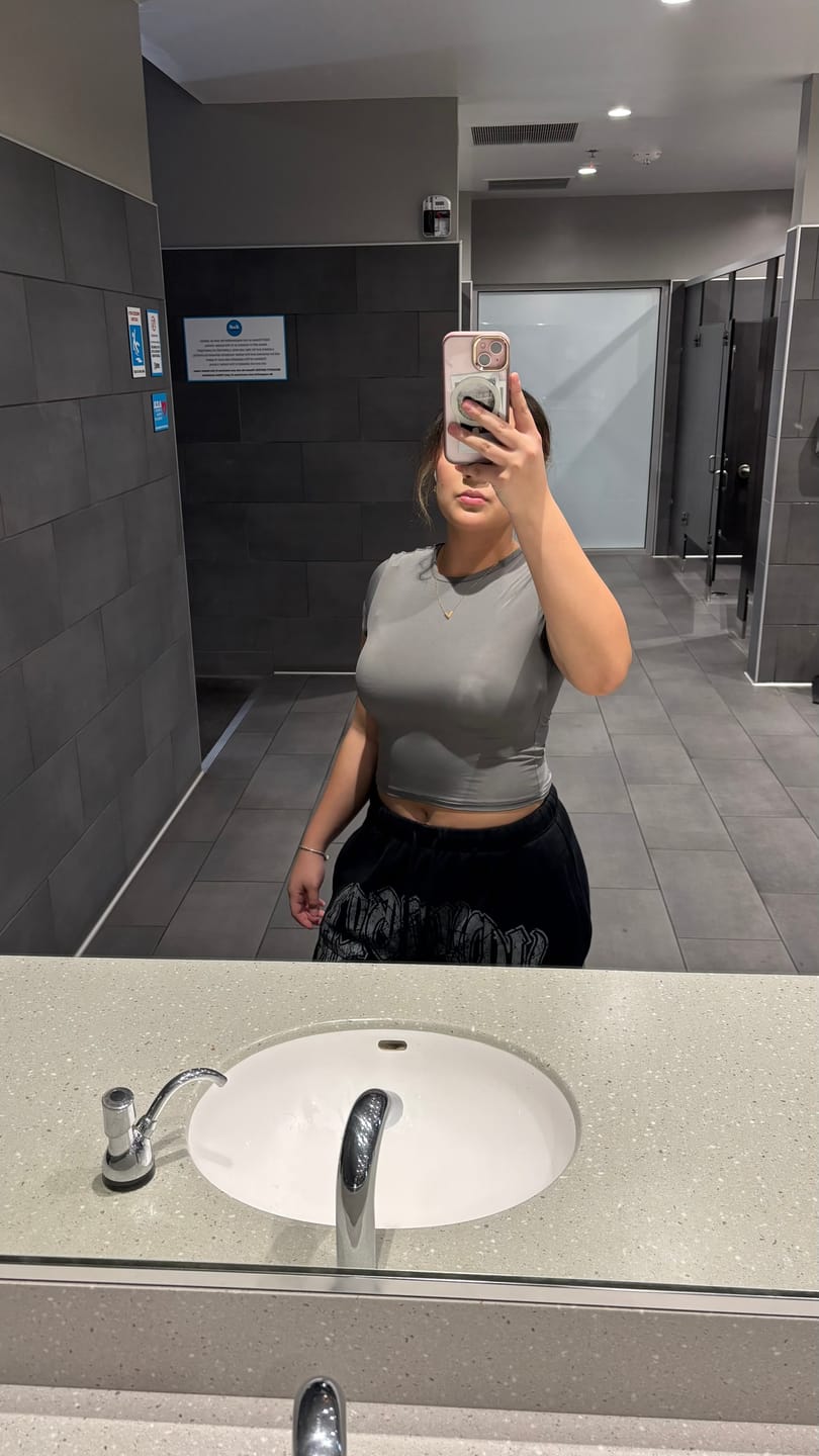 Customer photo review of W257 My eyes are up here Jogger