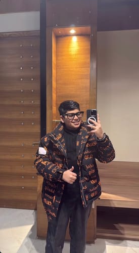 Reviewer's mirror selfie showing the clear Anti Yellow Magsafe Case on their iPhone while giving a thumbs-up.