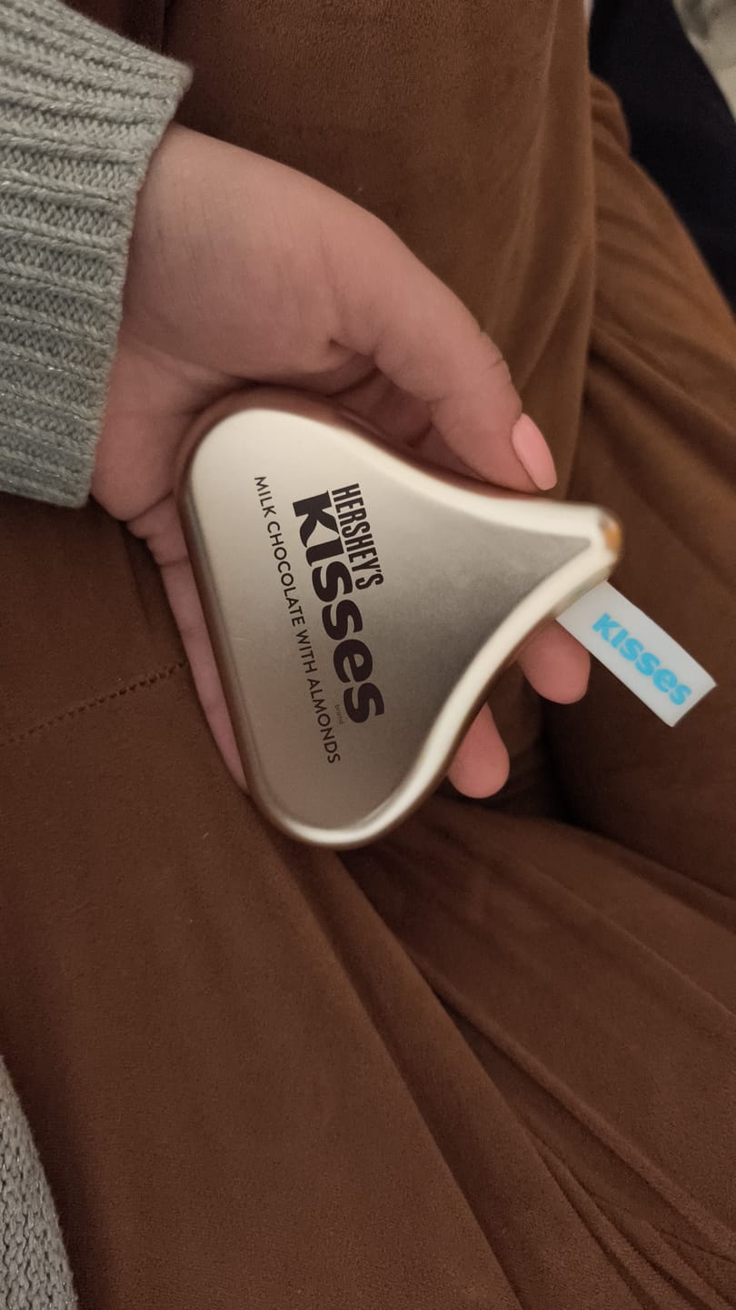 Customer photo review of Paleta de Sombras Kisses 6 tonos "Almond"