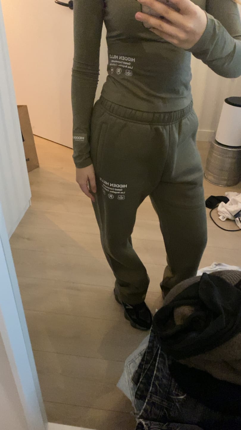 Customer photo review of LABEL LONGSLEEVE TOP SAGE