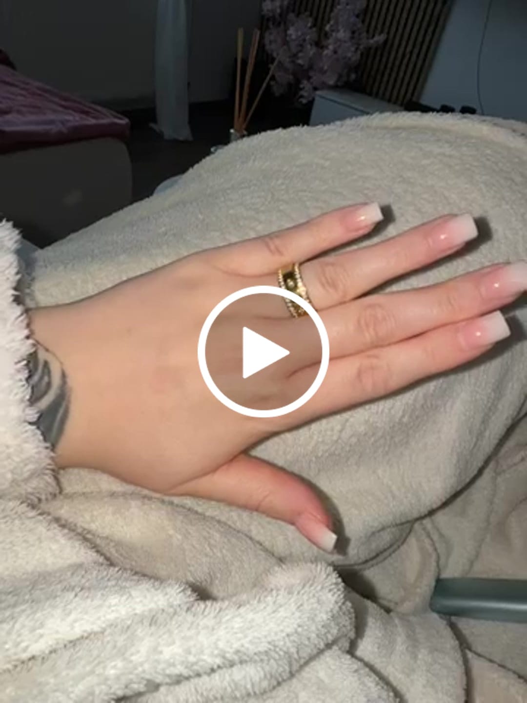 Customer video review of Deluxe Ring | 18K vergoldet