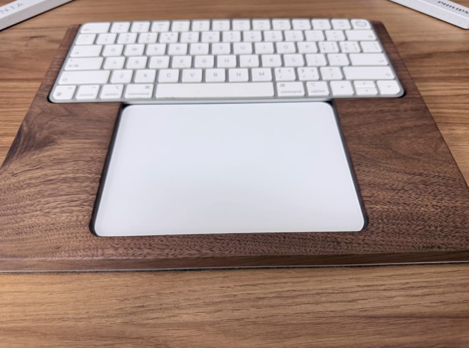 Customer photo review of Apple Magic Keyboard Tray Walnut (Aluminium Base Plate + Felt)