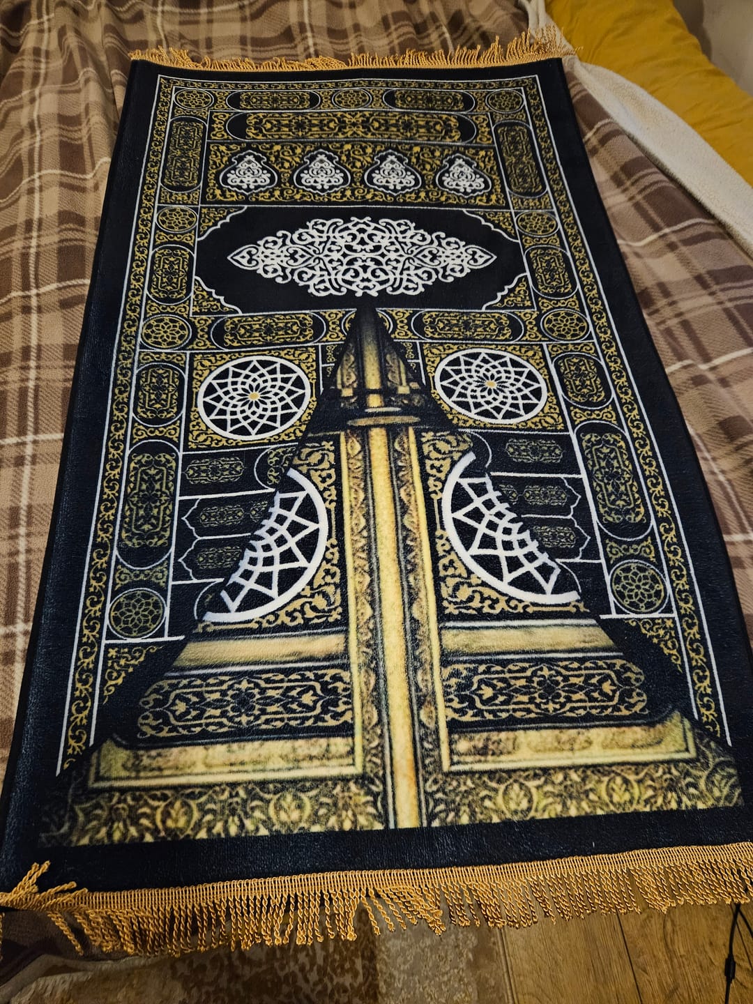 Customer photo review of Kaaba Door  Padded Prayer Mat