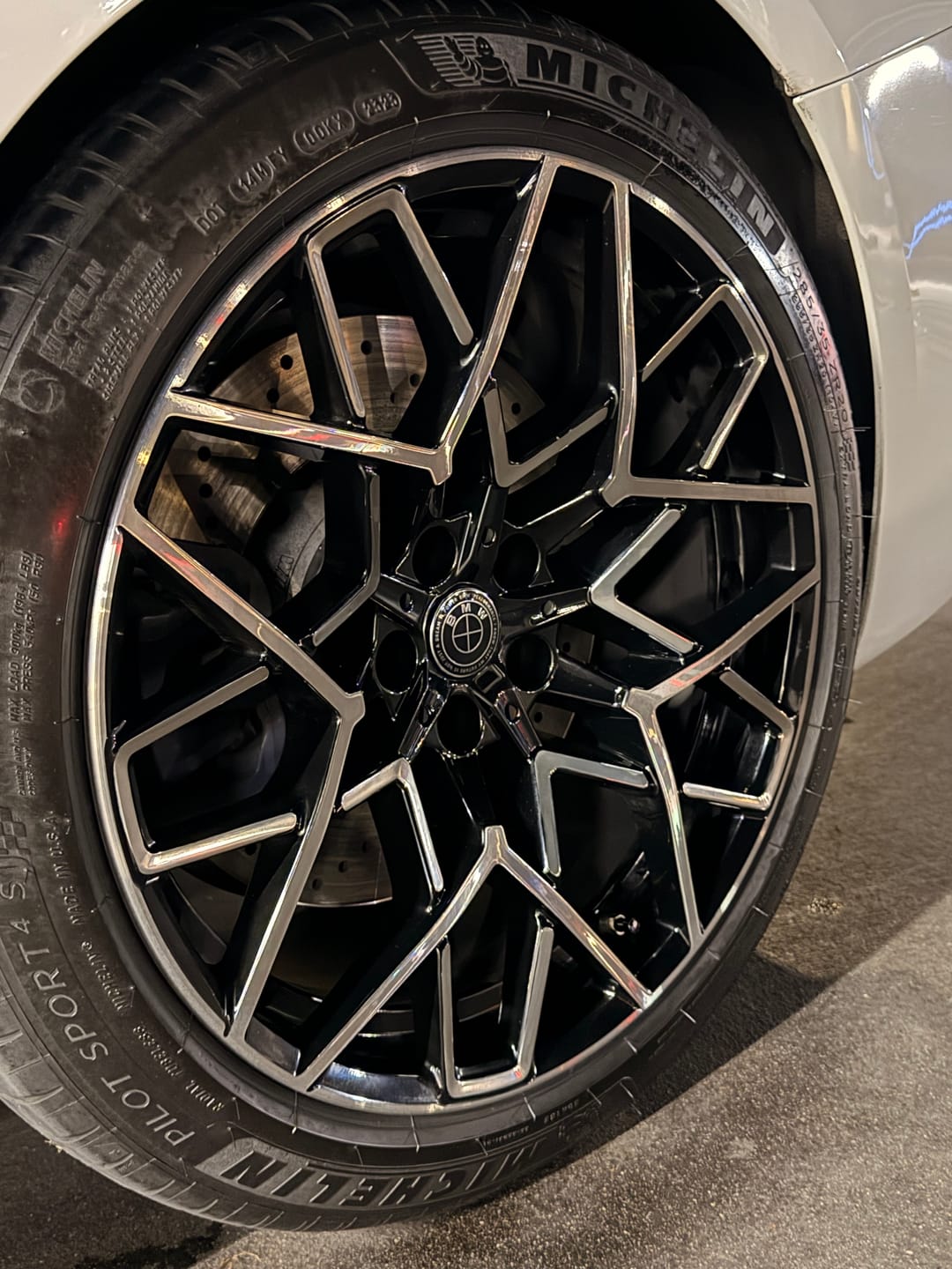 Customer photo review of BMW 50TH ANNIVERSARY FULL BLACK FLOATING WHEEL CENTRE CAP SET