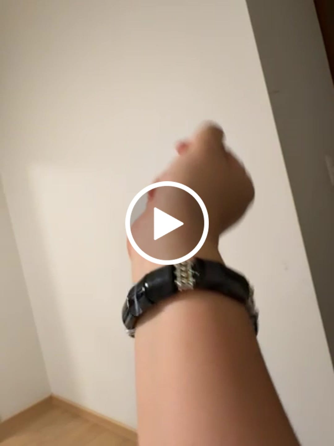 Customer video review of Bohemian Noir Stretch Apple Watch Strap