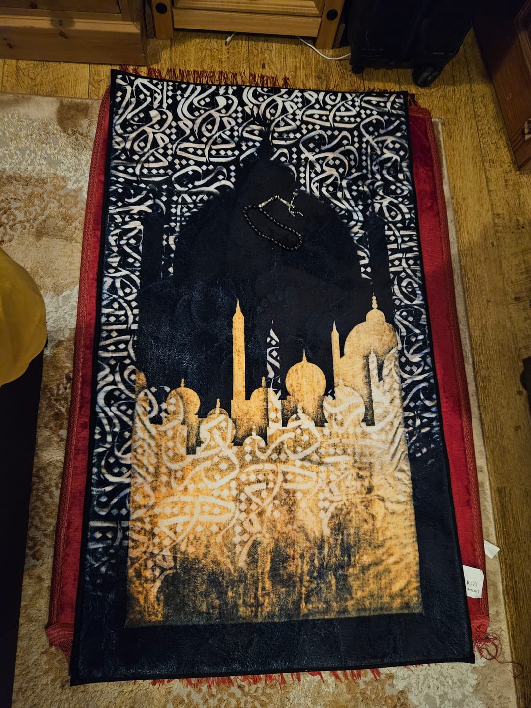 Customer photo review of Dark Arabic Calligraphy  Padded Prayer Mat