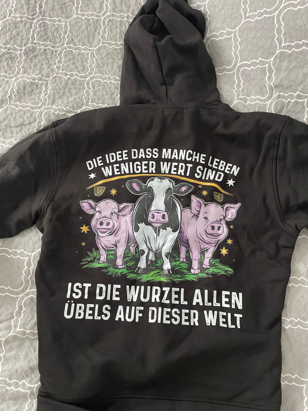 Customer photo review of Die Wurzel Allen Übels - Premium Hoodie