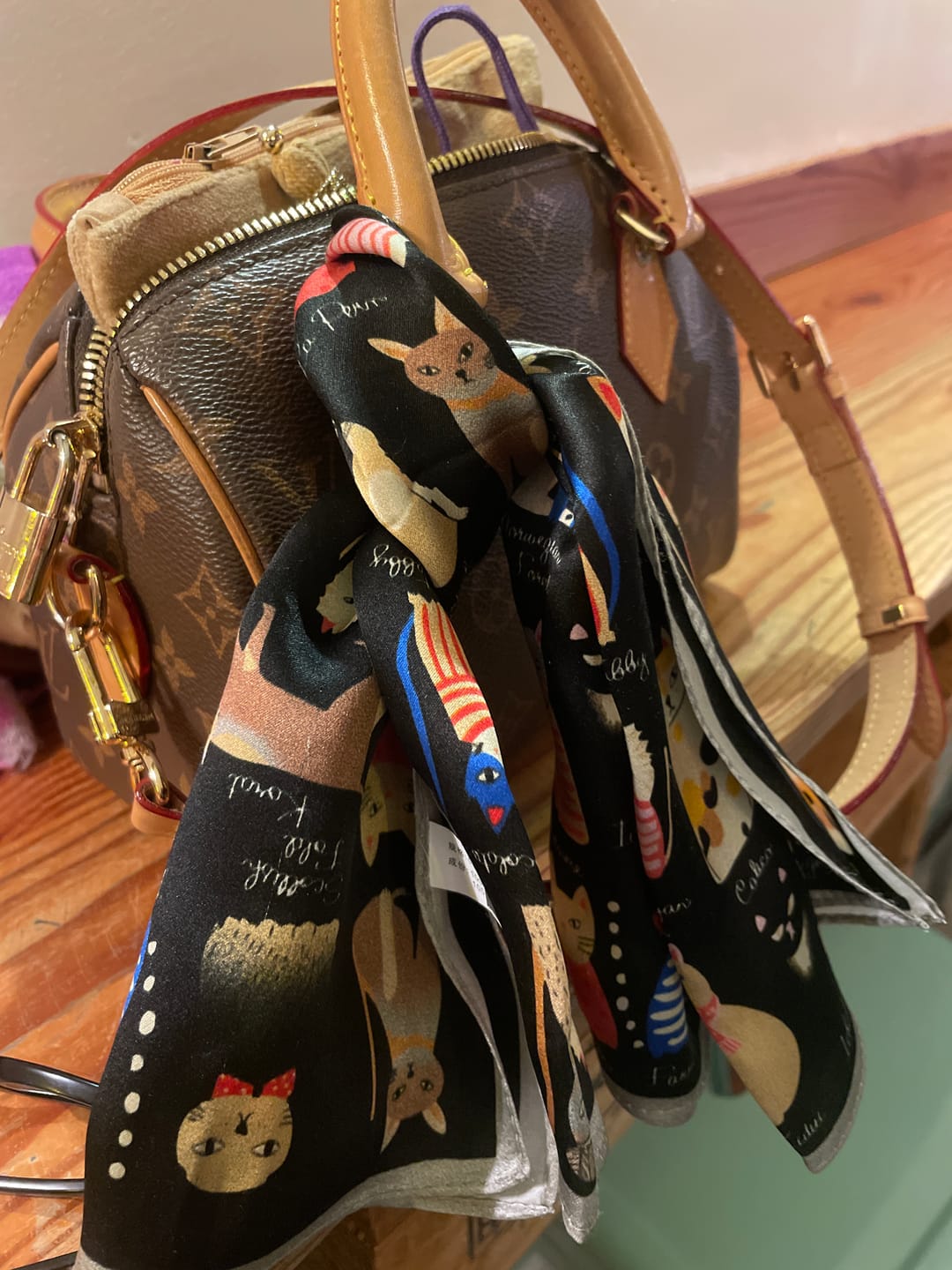 Customer photo review of Diana Foulard (100% Seta - 53cm)