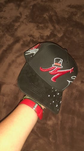 Customer photo review of 31 Hats “Magic Red”