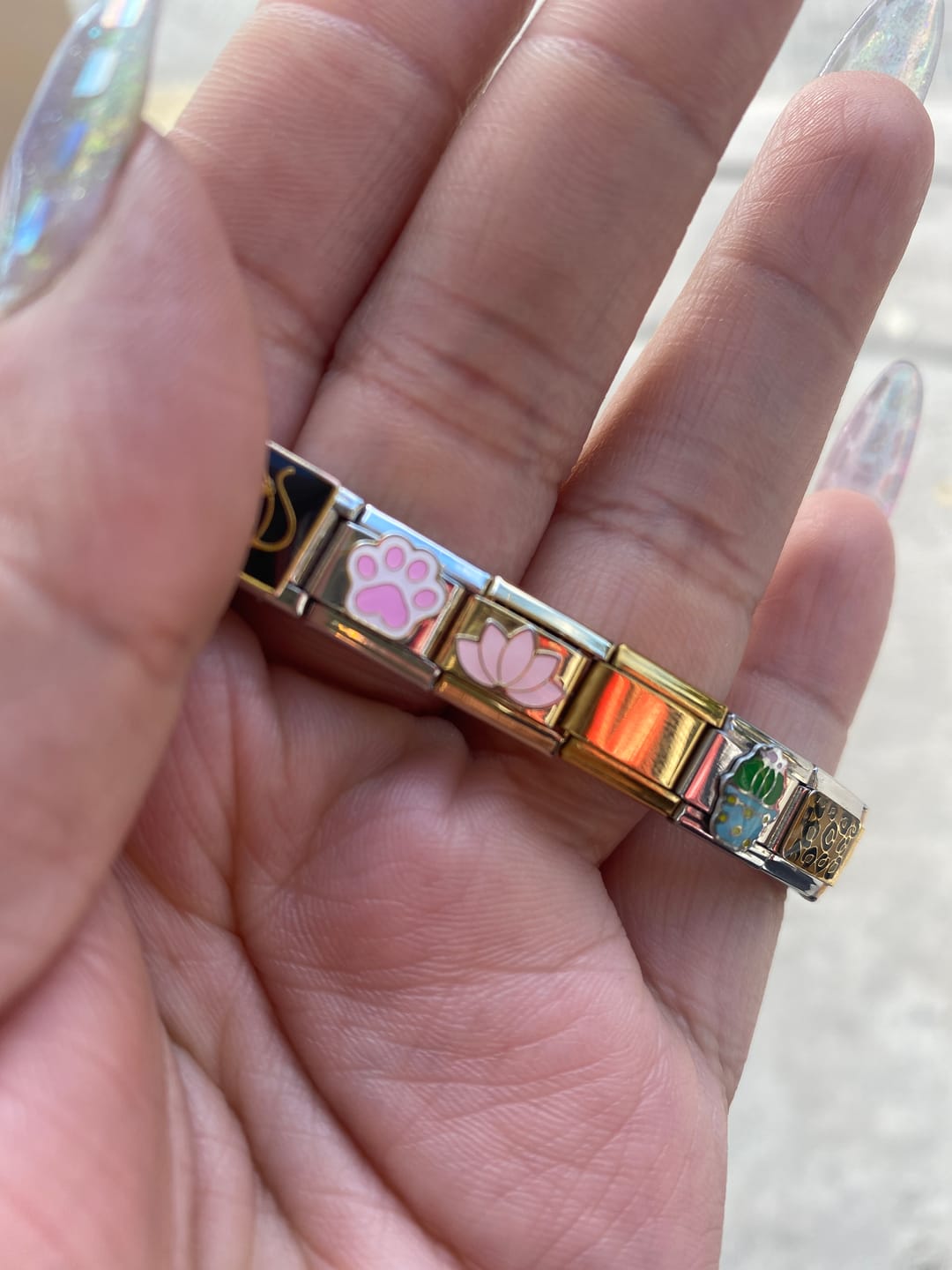 Customer photo review of Charm Huella rosa