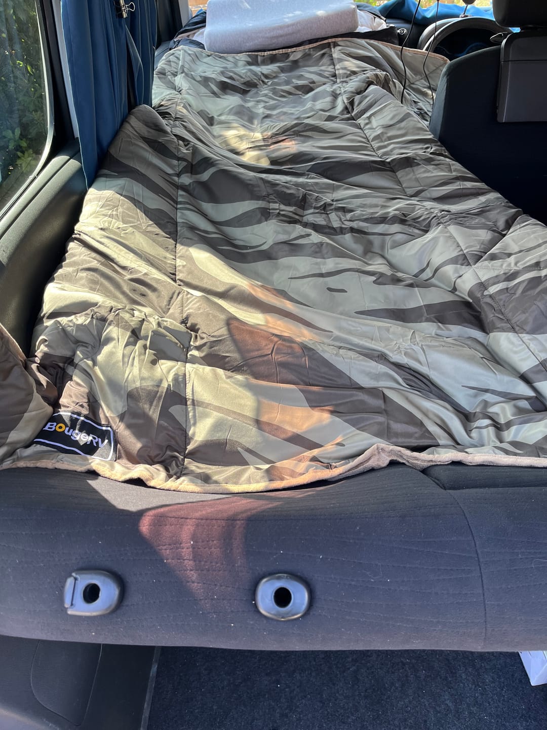 Customer photo review of BougeRV 12V電気毛布│コンパクト・軽量・20時間連続使用可能 (グリーン)