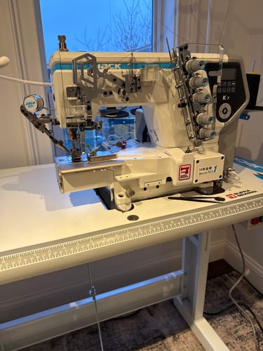 Customer photo review of JACK K7-UT-01GBX364 (AI Smart Interlock) Cylinder Bed Intelligent Fabric Adaptation High-Speed Direct Drive 3 Needle Coverstitch with Automatic Thread Trimmer, Presser Foot Lift Complete Assembled with Table and Stand Included