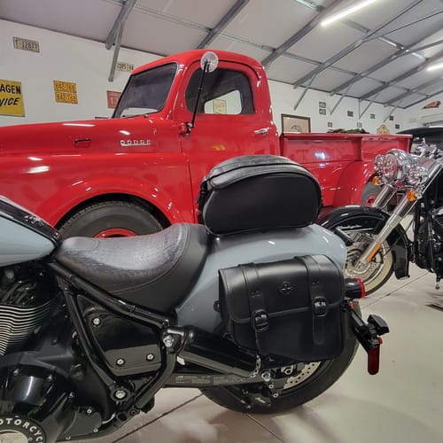 Customer photo review of 8L - Pony Indian Chief Bobber Darkhorse Leather Motorcycle Saddlebags