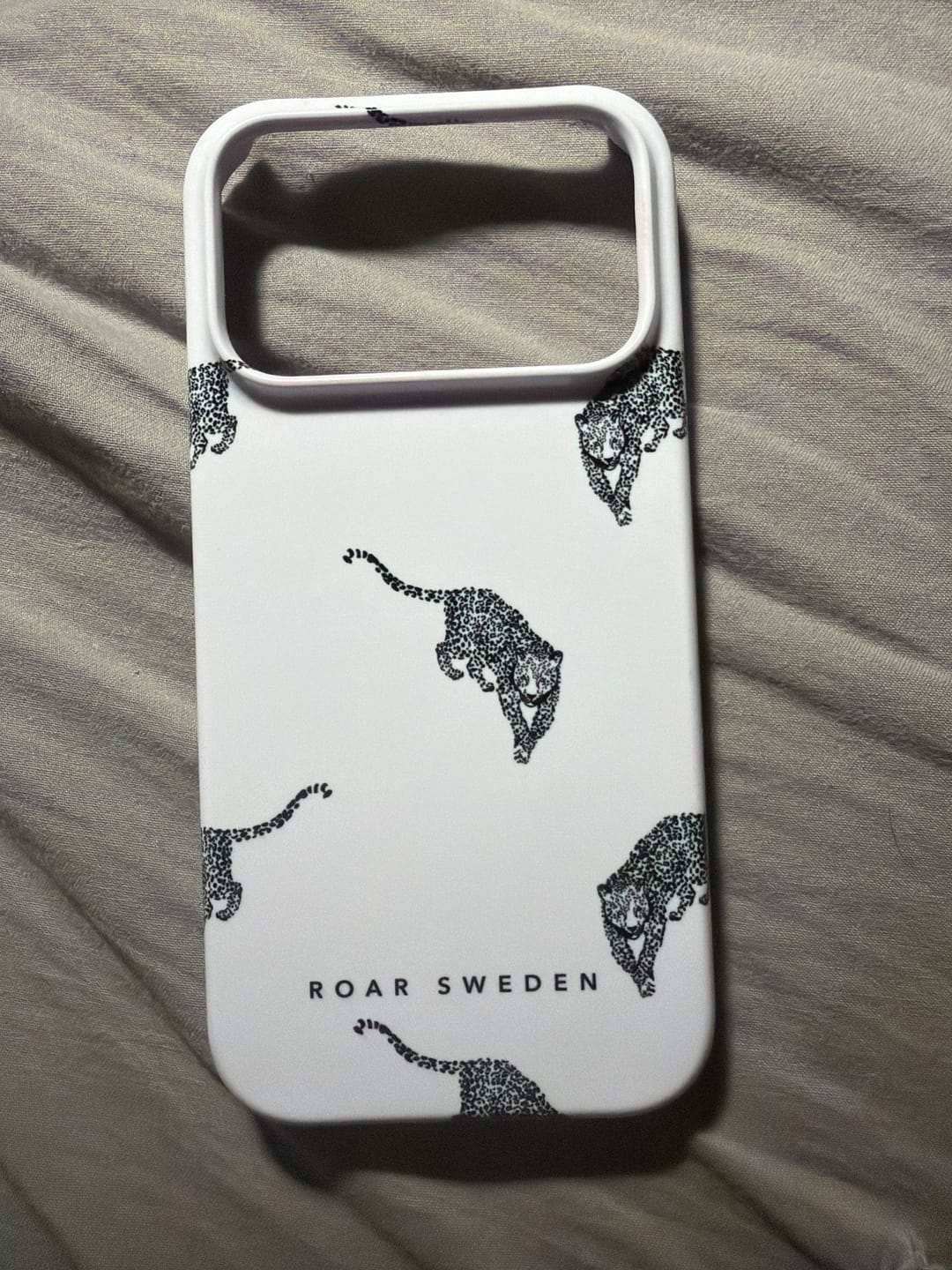 Customer photo review of Kitty Deluxe - Slim case