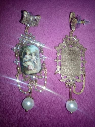 Customer photo review of KEQIU Retro Court Style Diamond-encrusted Stud Earrings Western Antique Pearl Personalized Figure Portrait Jewelry