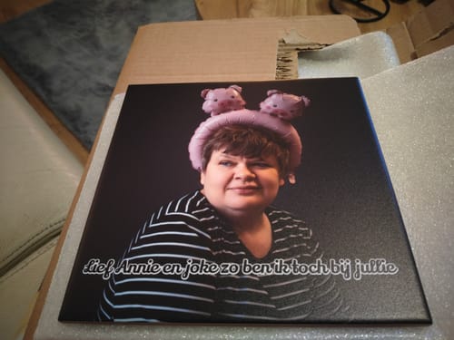 Customer photo review of Dramatisch Studio Portret Tegel – Premium Editorial Fotografie