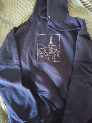 Customer photo review of Personalisierter & bestickter Hoodie mit Foto-Stickerei (Line-Art Stil)