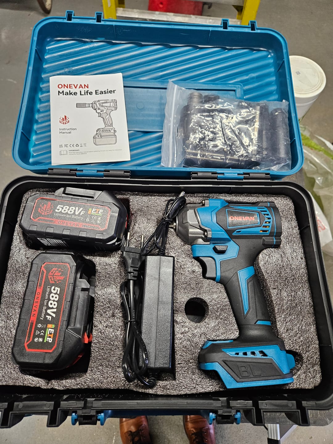 Customer photo review of ONEVAN 1/2" 1200N·m Brushless Cordless Impact Wrench | For Makita 18V Battery